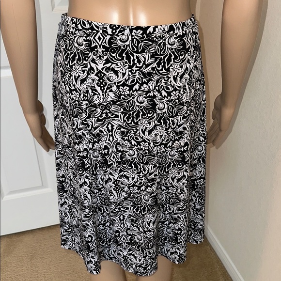 Axcess Black and White Patterned Midi Skirt - Picture 3 of 9